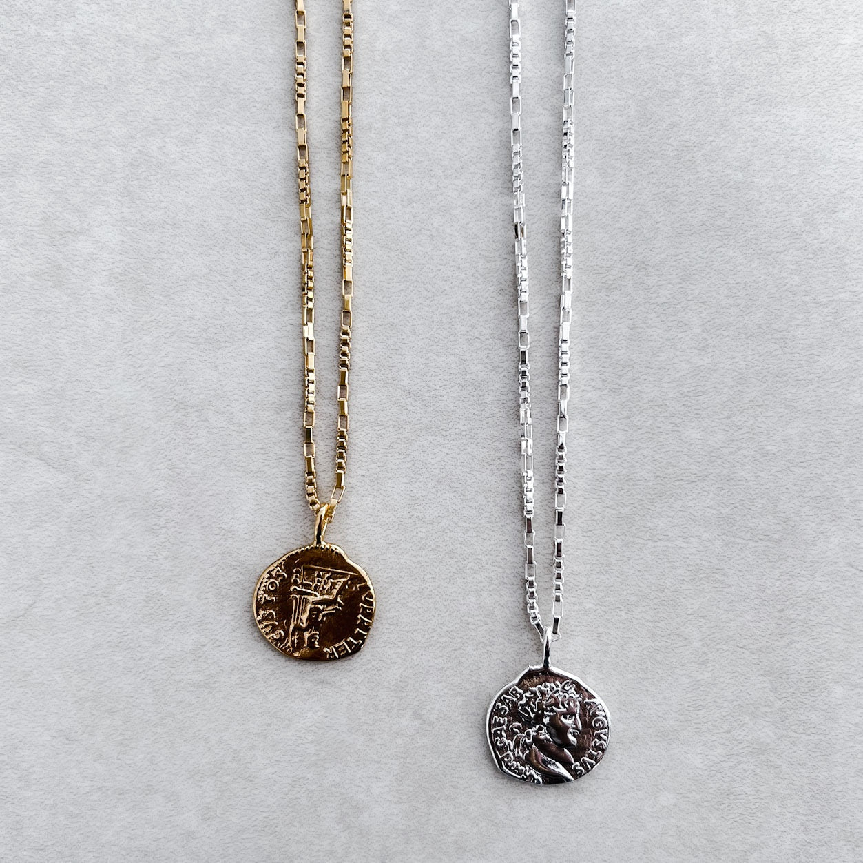 "REPUBLICA" NECKLACE