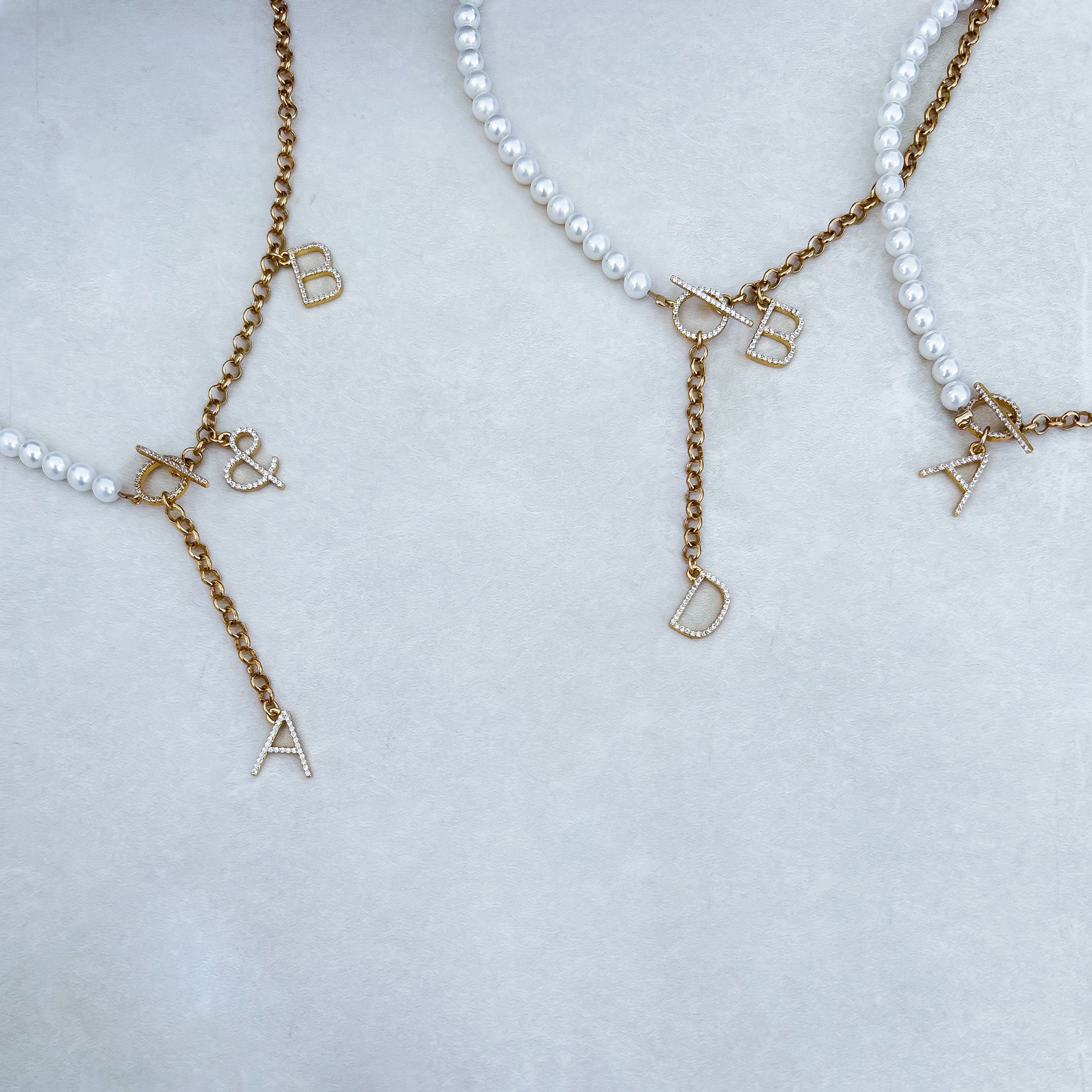 CUSTOMIZABLE GOLD "SYLLA PEARL" NECKLACE