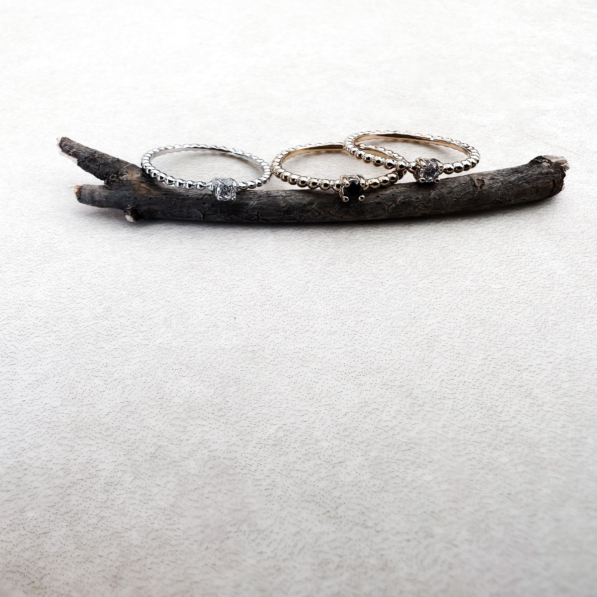 Mini solitaire boule ring