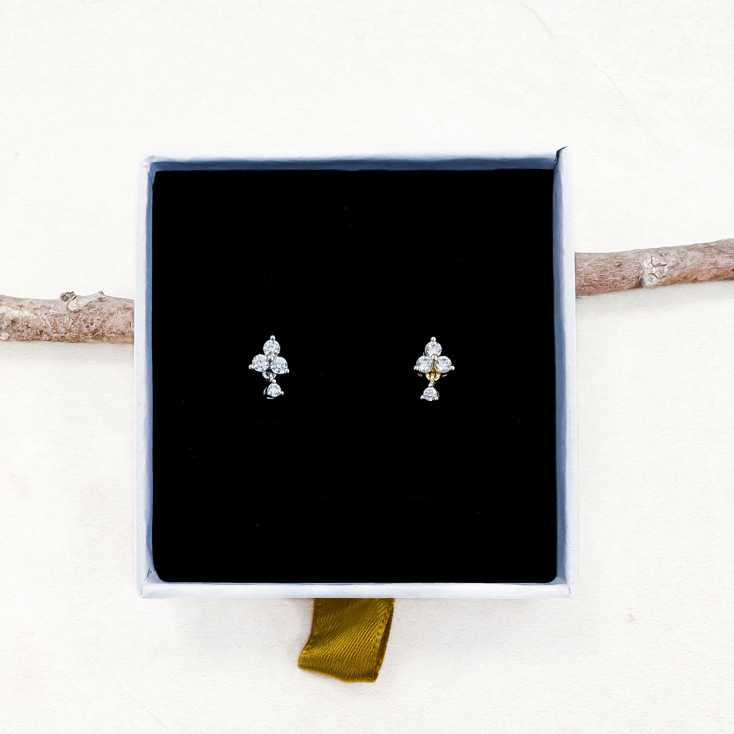 "YELLIE M STRASS" EARRING