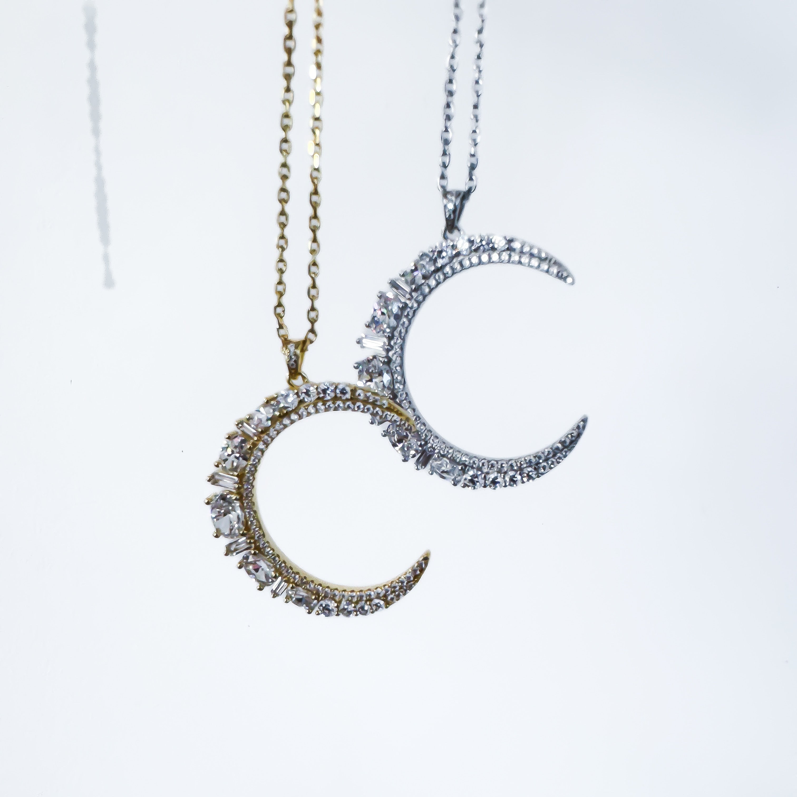 "MOON XL WHITE" NECKLACE