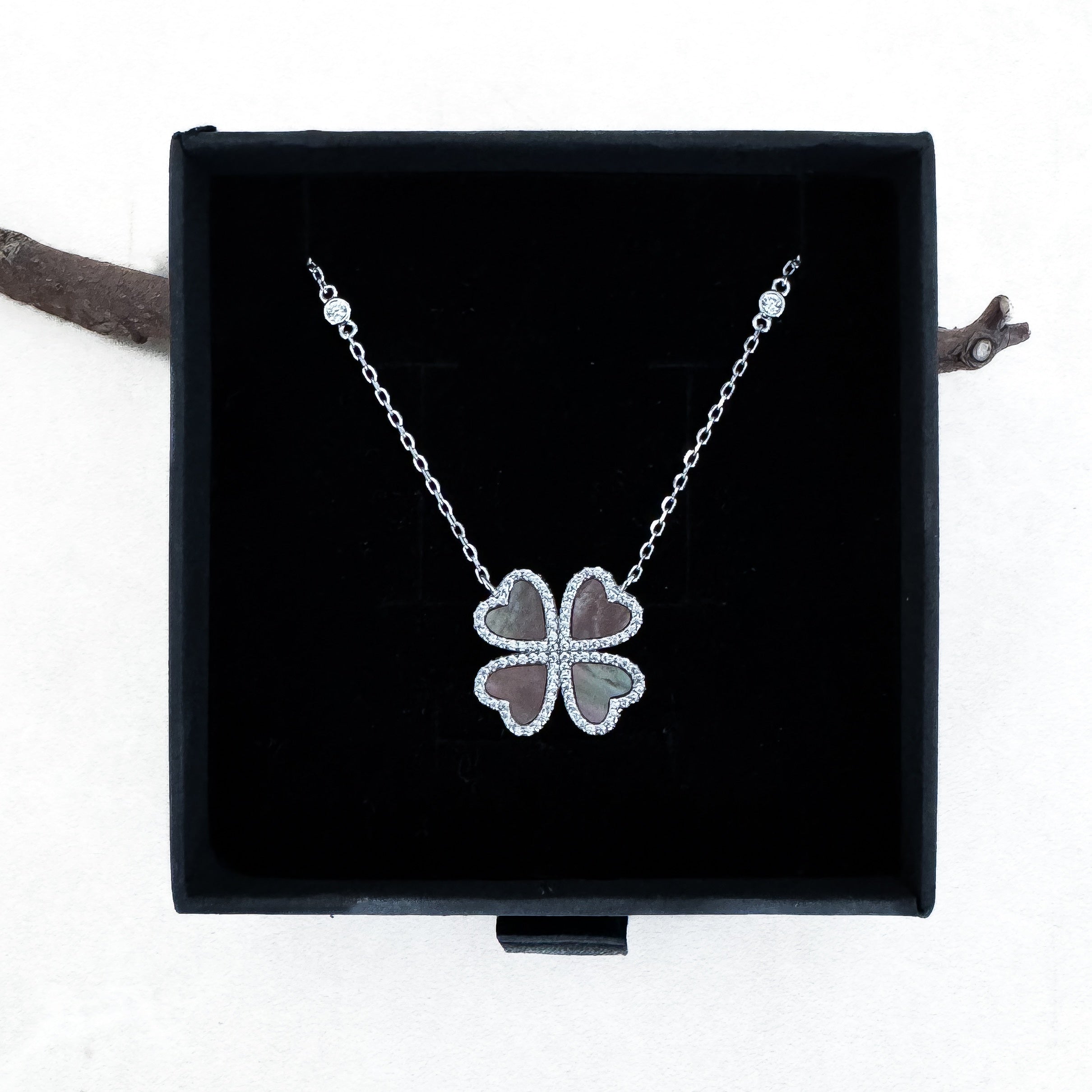 "SUCCESS SMOKY" NECKLACE