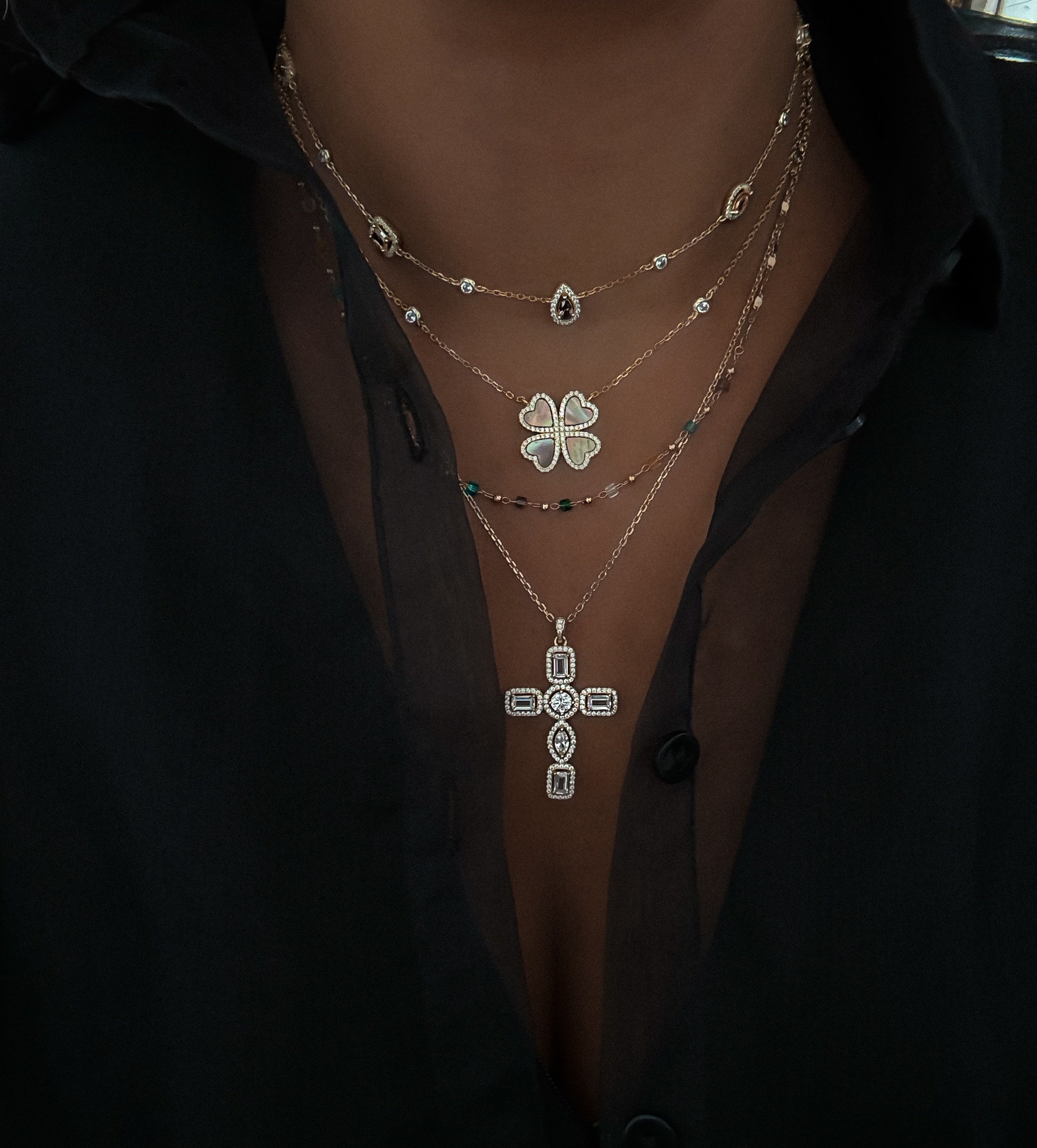 "SUCCESS SMOKY" NECKLACE