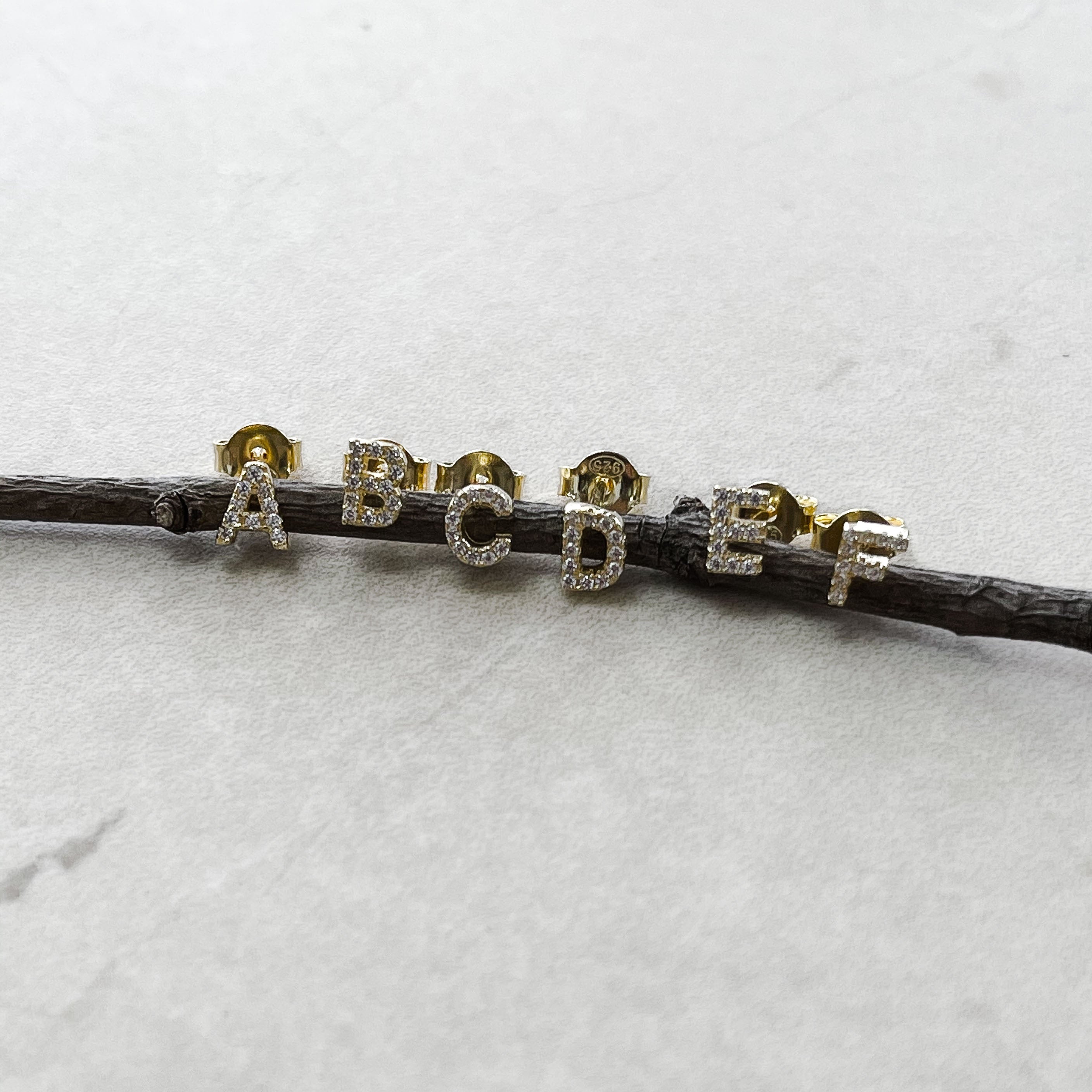 "LETRA ZIRCON GOLD" EARRING