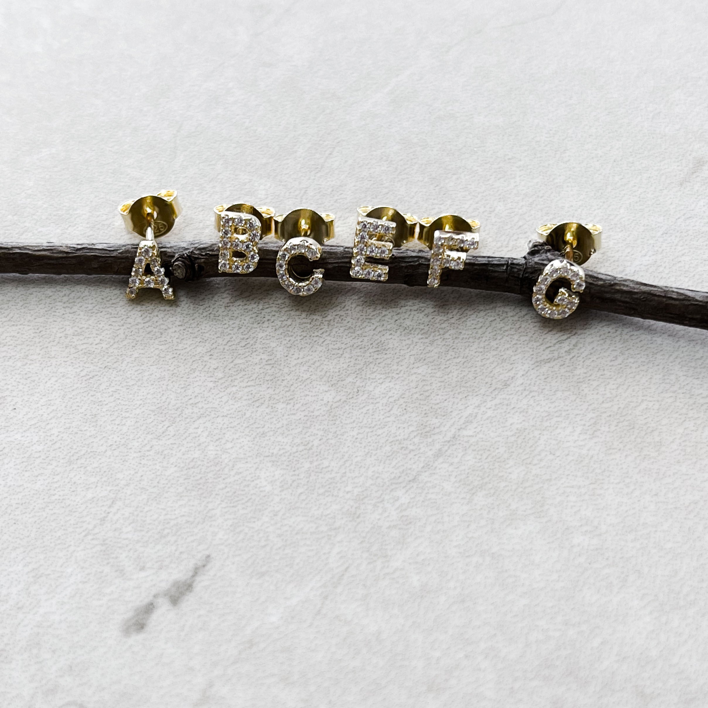 "LETRA ZIRCON GOLD" EARRING