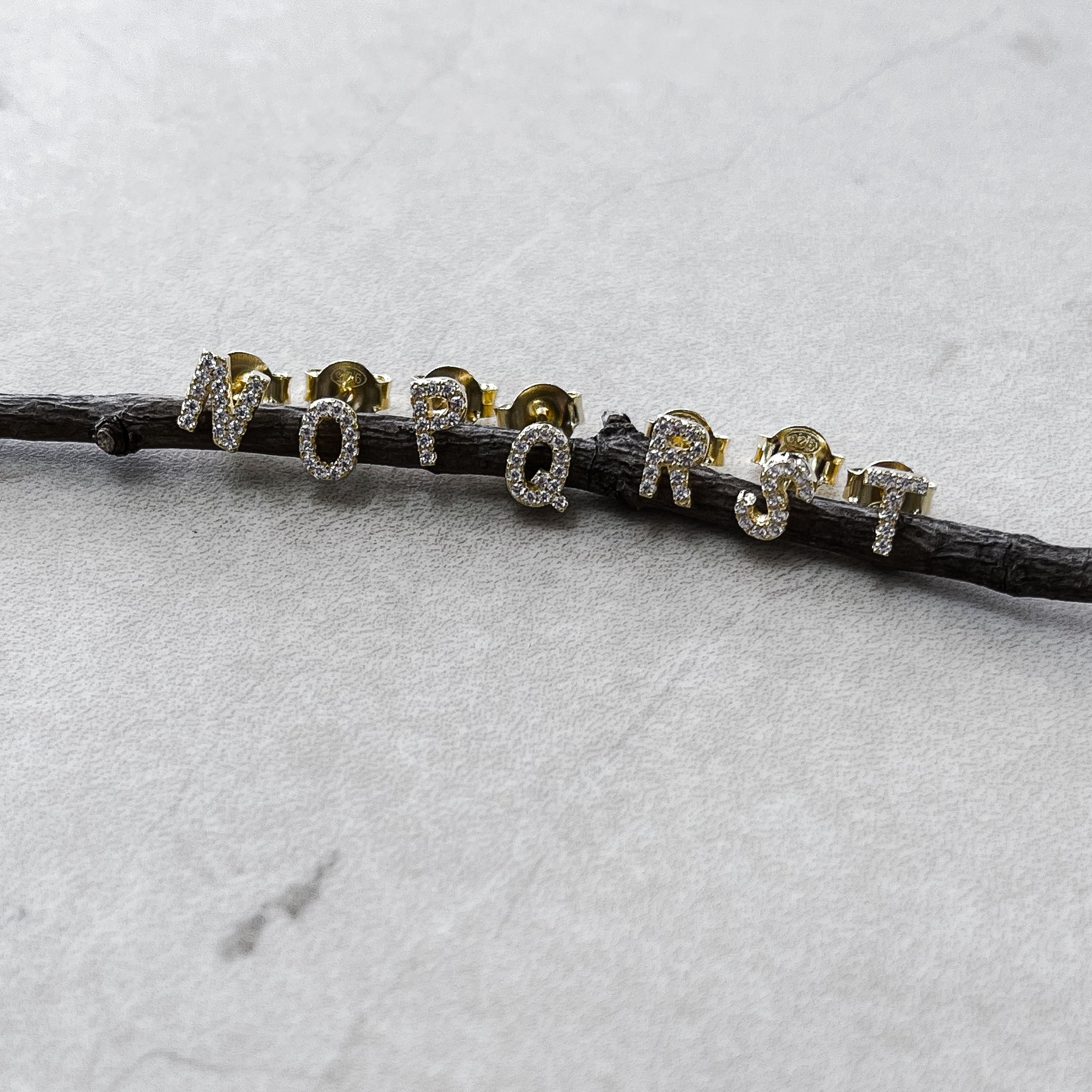 "LETRA ZIRCON GOLD" EARRING