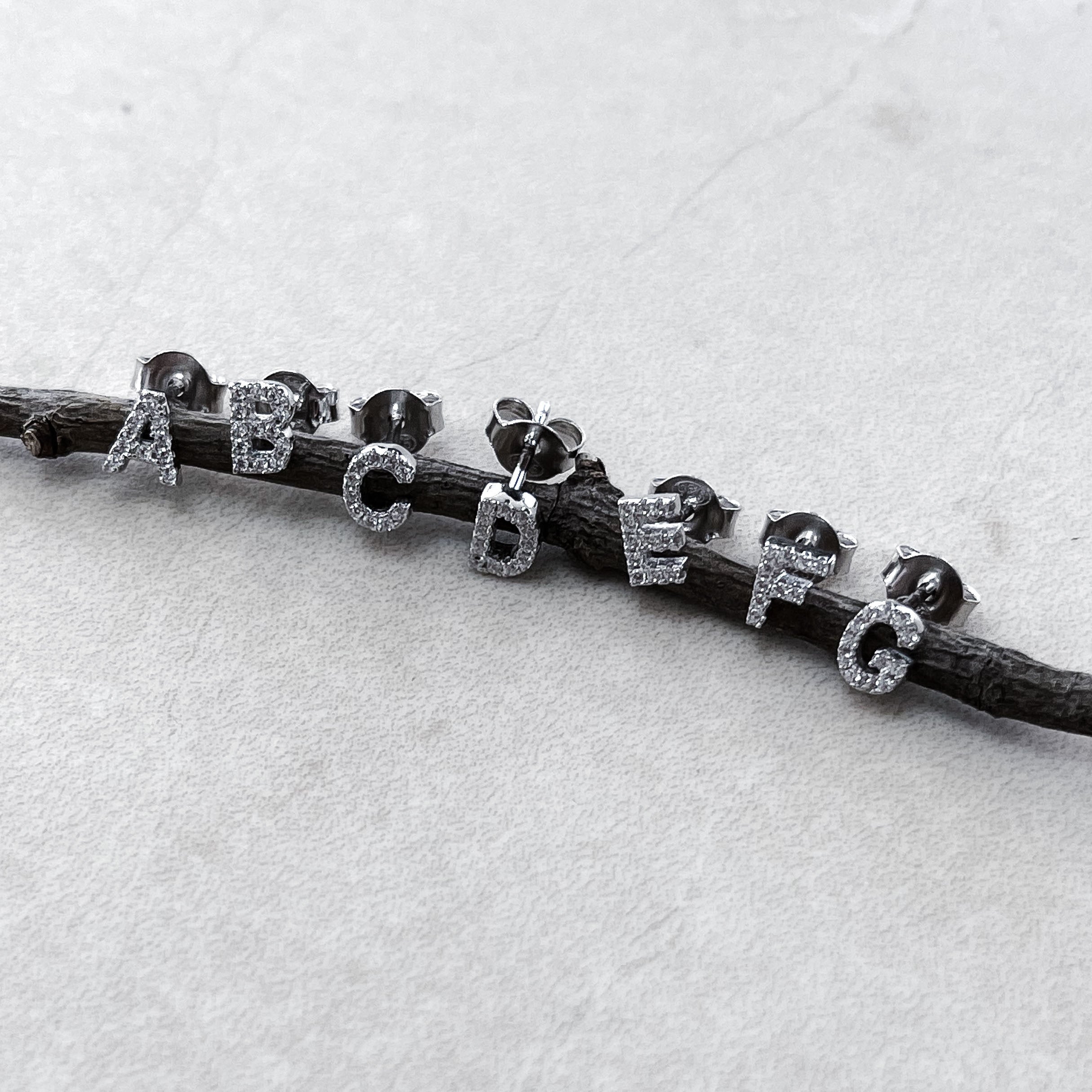 SILVER "LETRA ZIRCON" EARRING