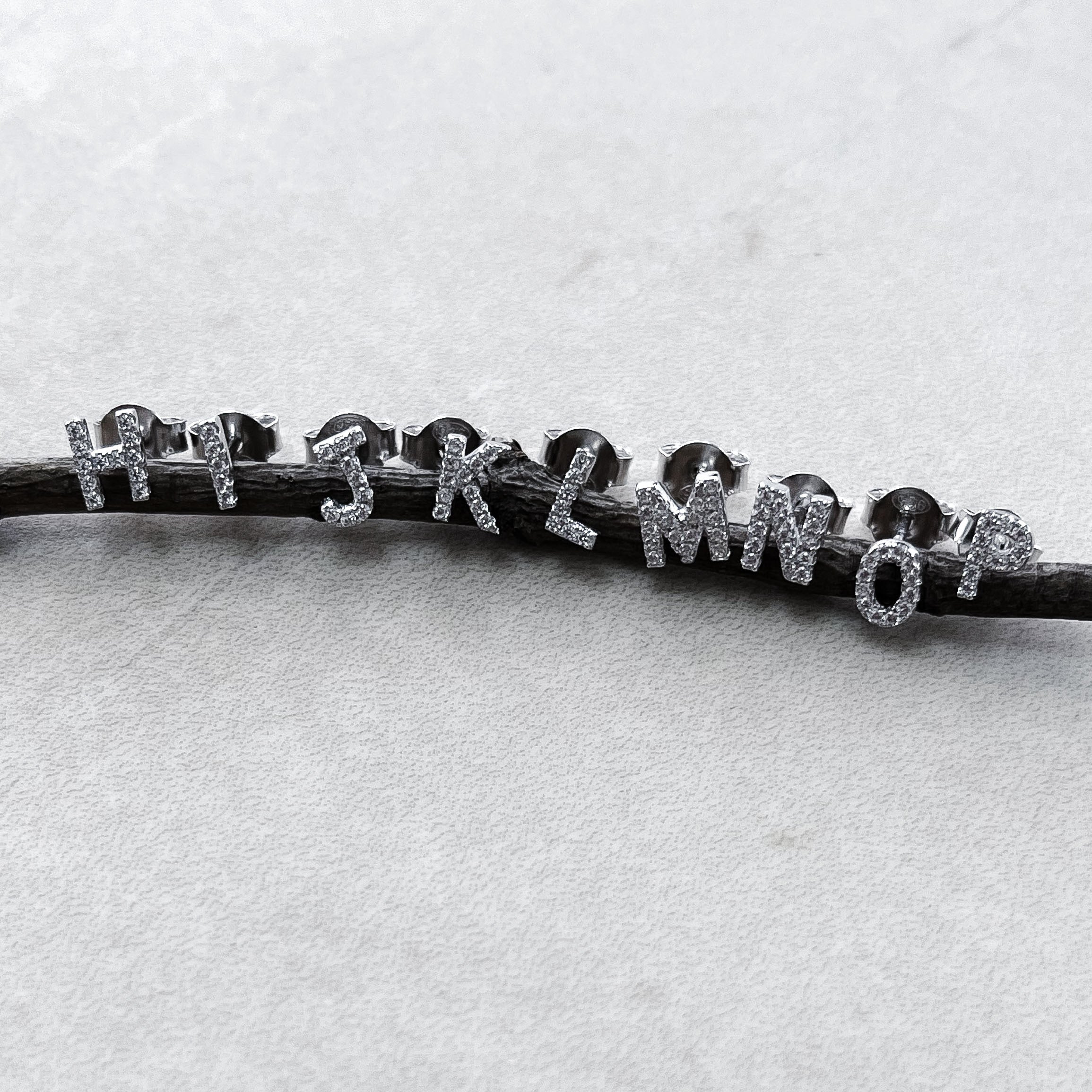 SILVER "LETRA ZIRCON" EARRING