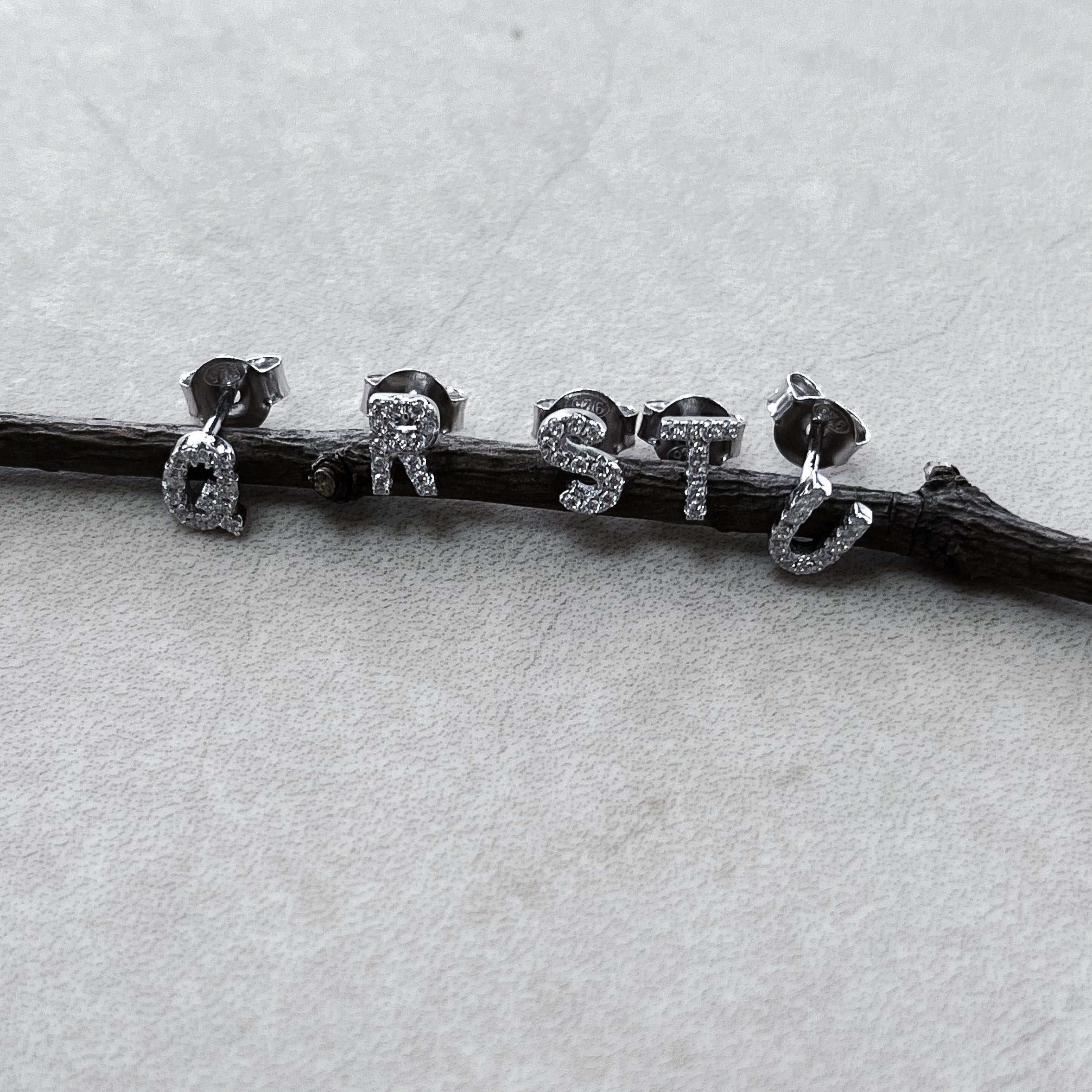 SILVER "LETRA ZIRCON" EARRING