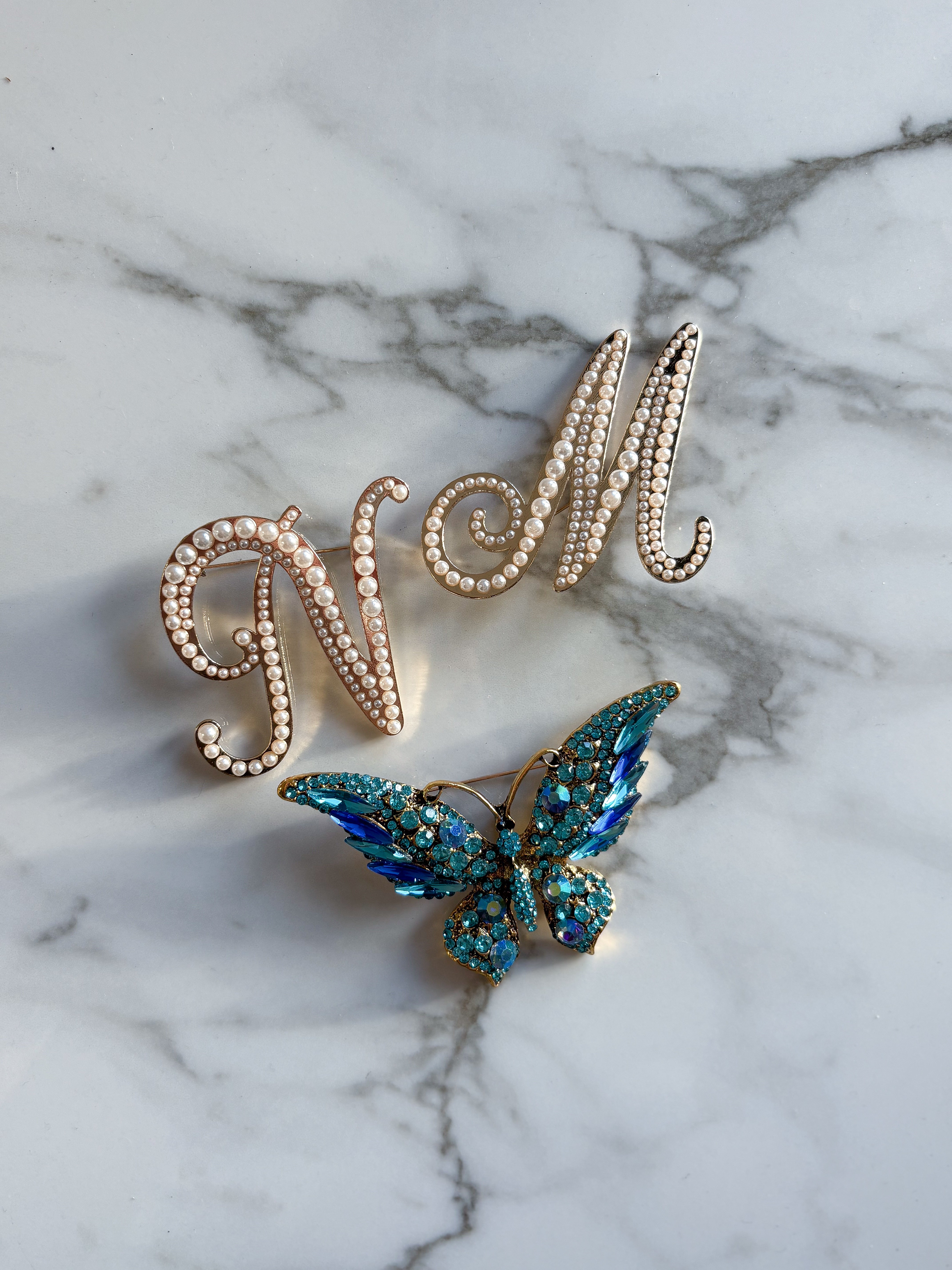 BROCHE "INITIALE PEARL"